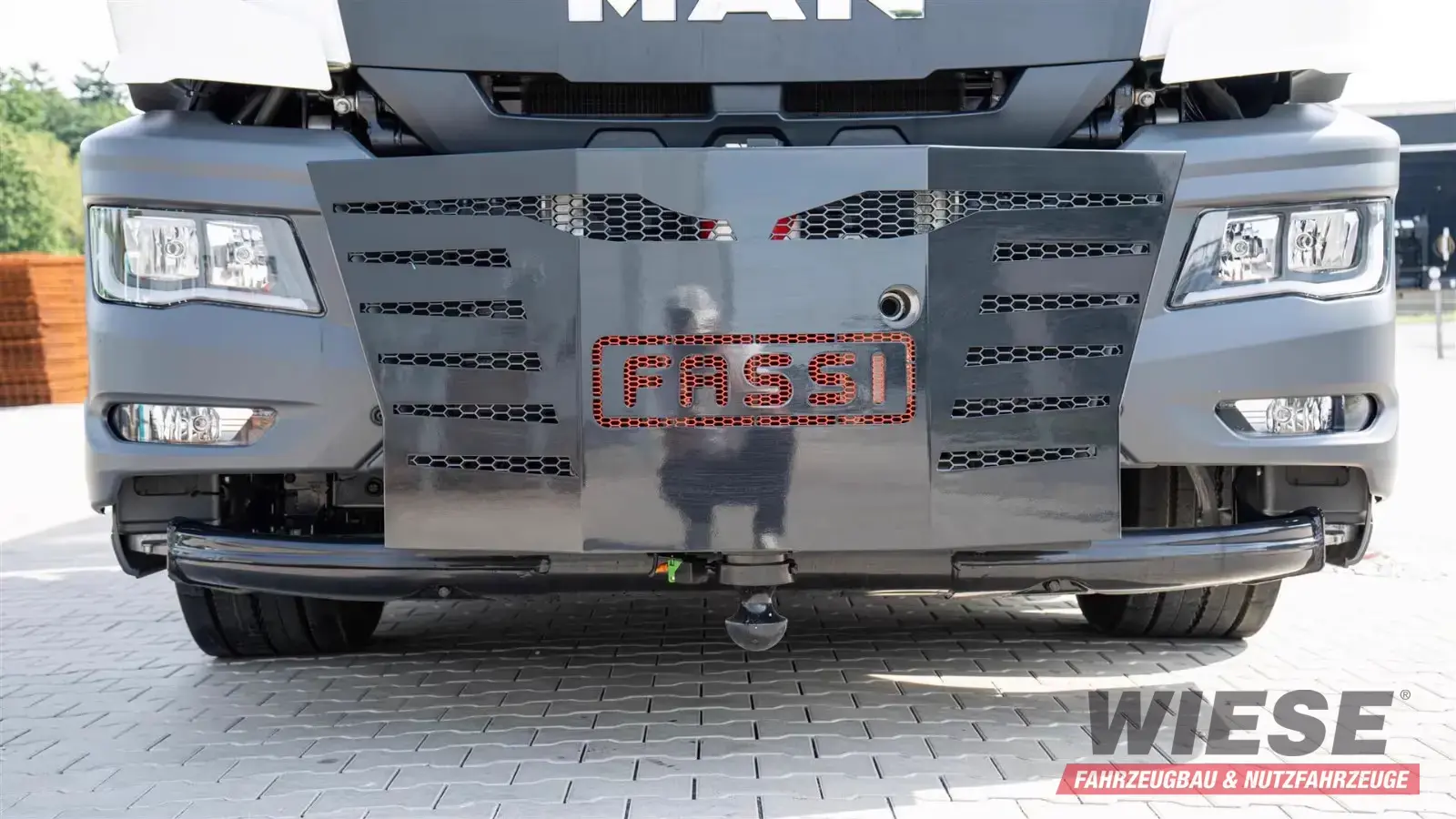 MAN 35.470 8x2 Kran F710 RA2.26