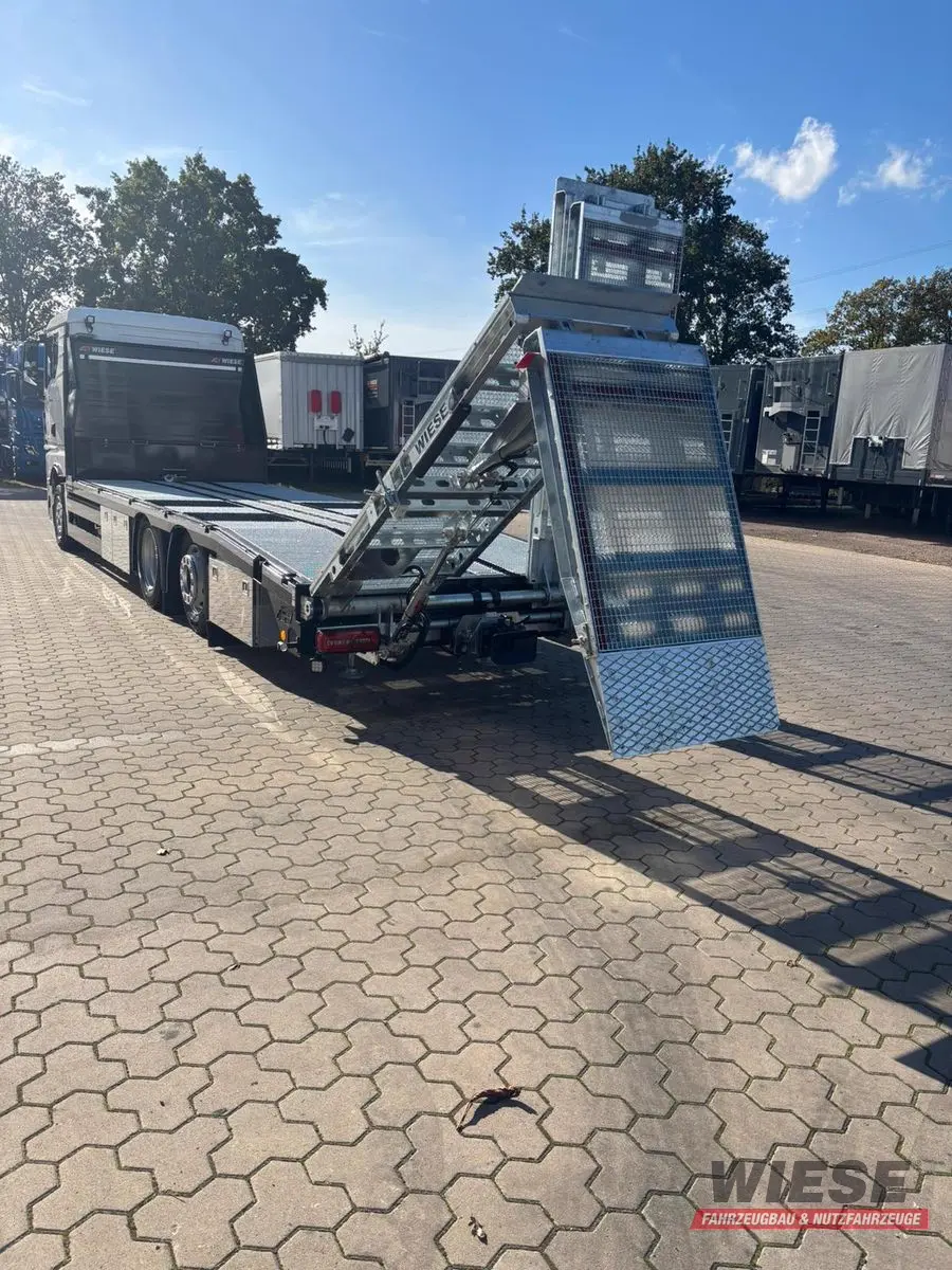 MAN Baumaschinen-  Arbeitsbühnentransporter Rampen