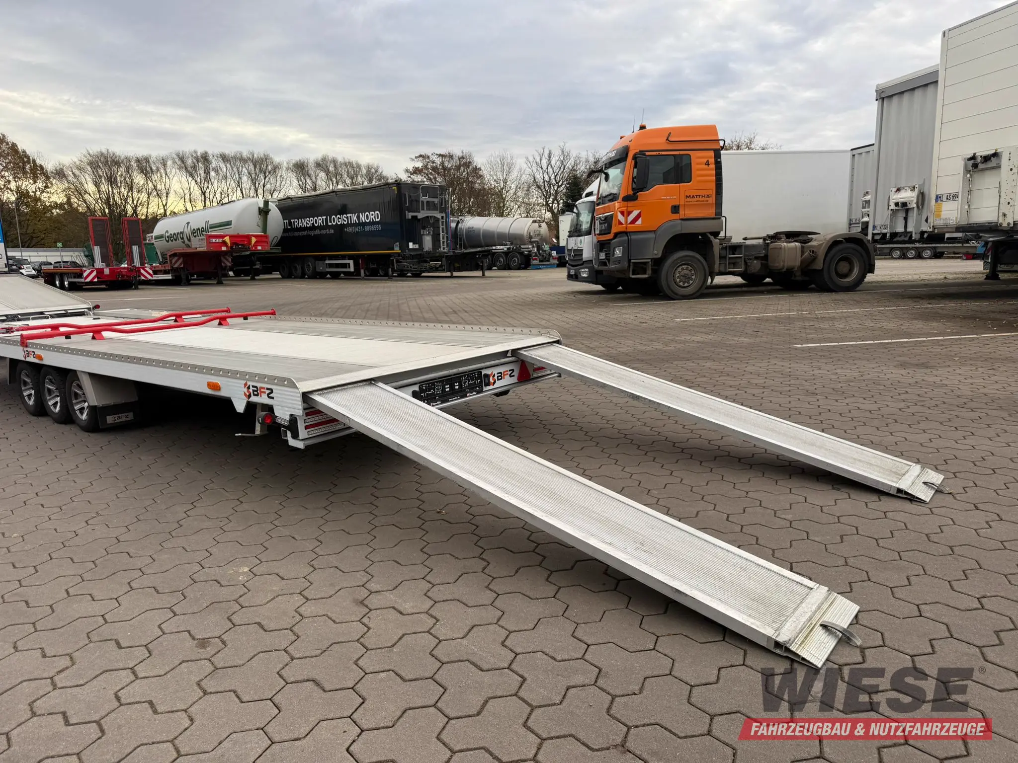 Mercedes-Benz Atego 918L Autotransporter mit BFZ Anhänger