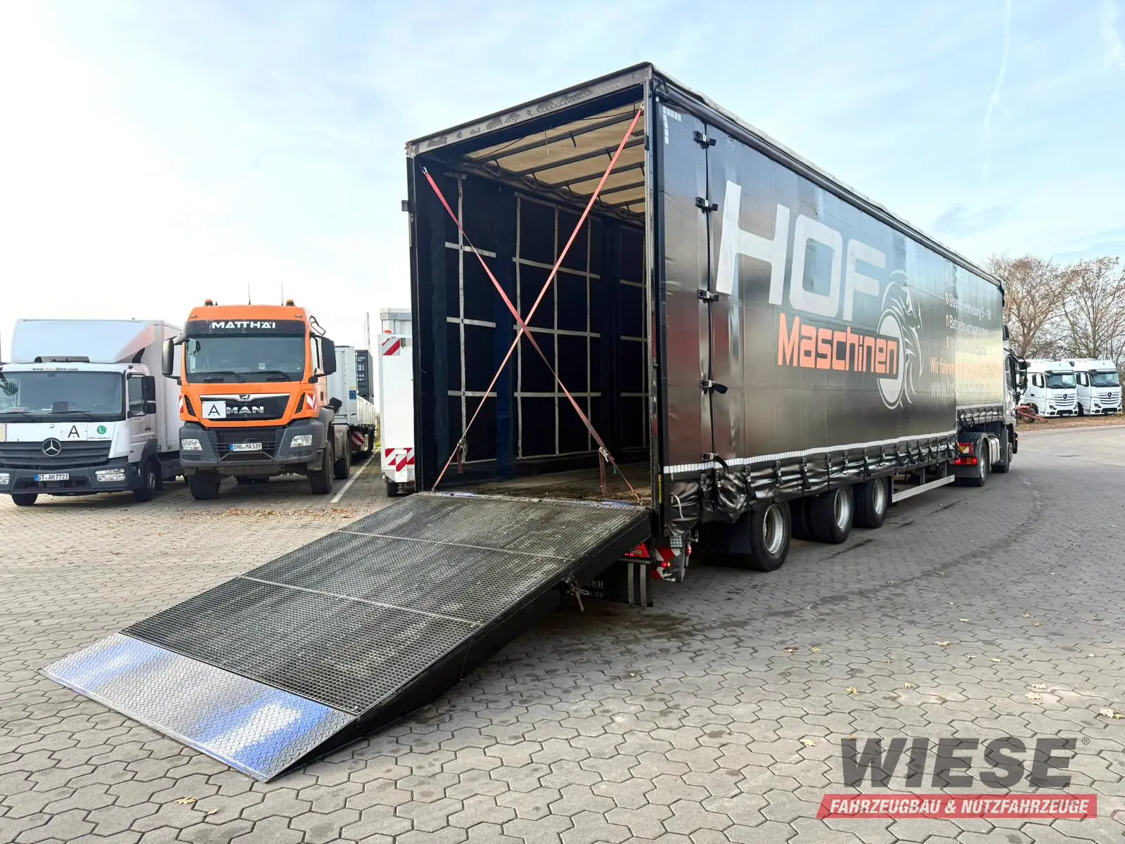 Wiese 3-Achs Stufen Sattel mit Auffahrrampe 25T