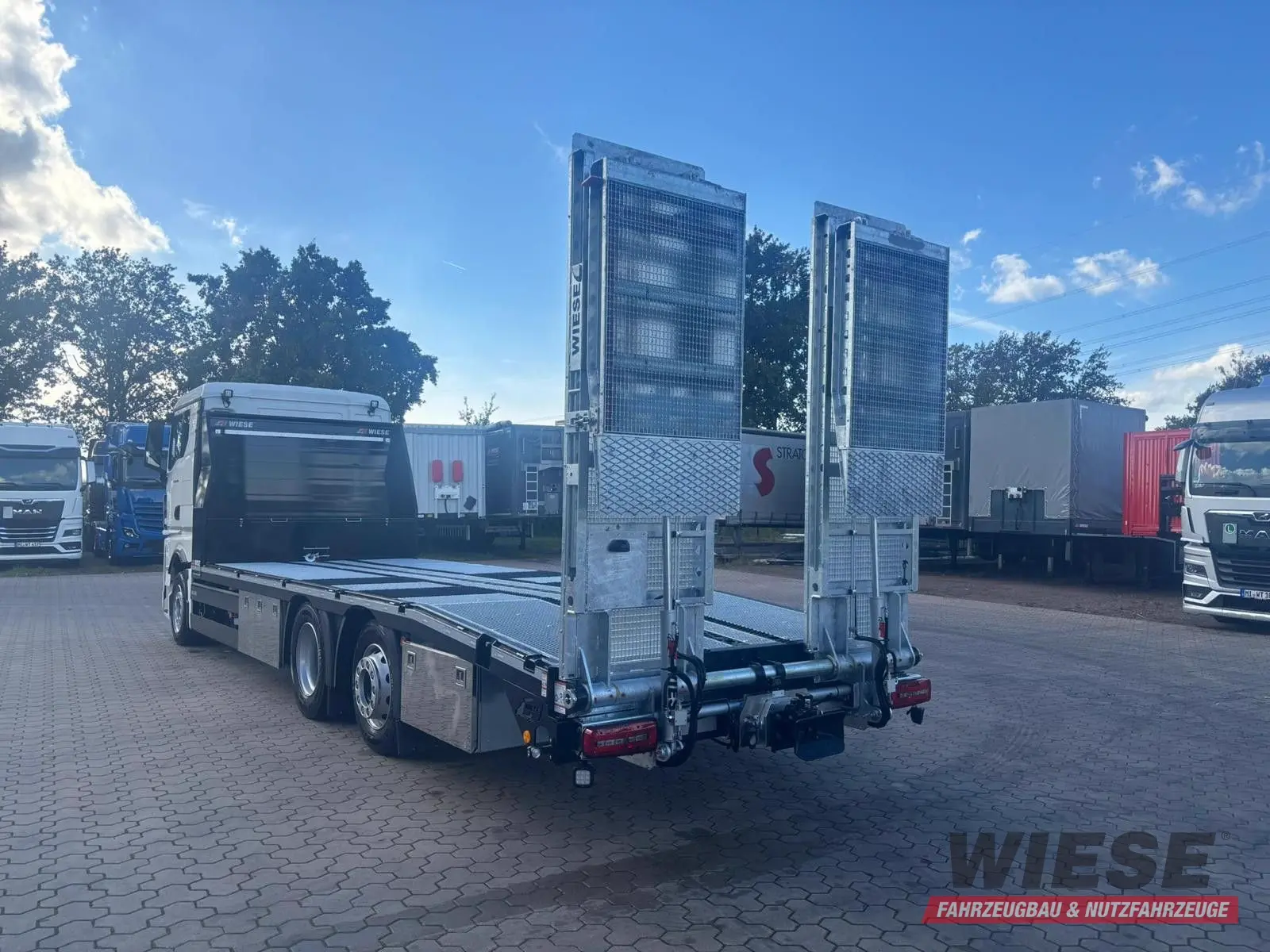 MAN Baumaschinen-  Arbeitsbühnentransporter Rampen