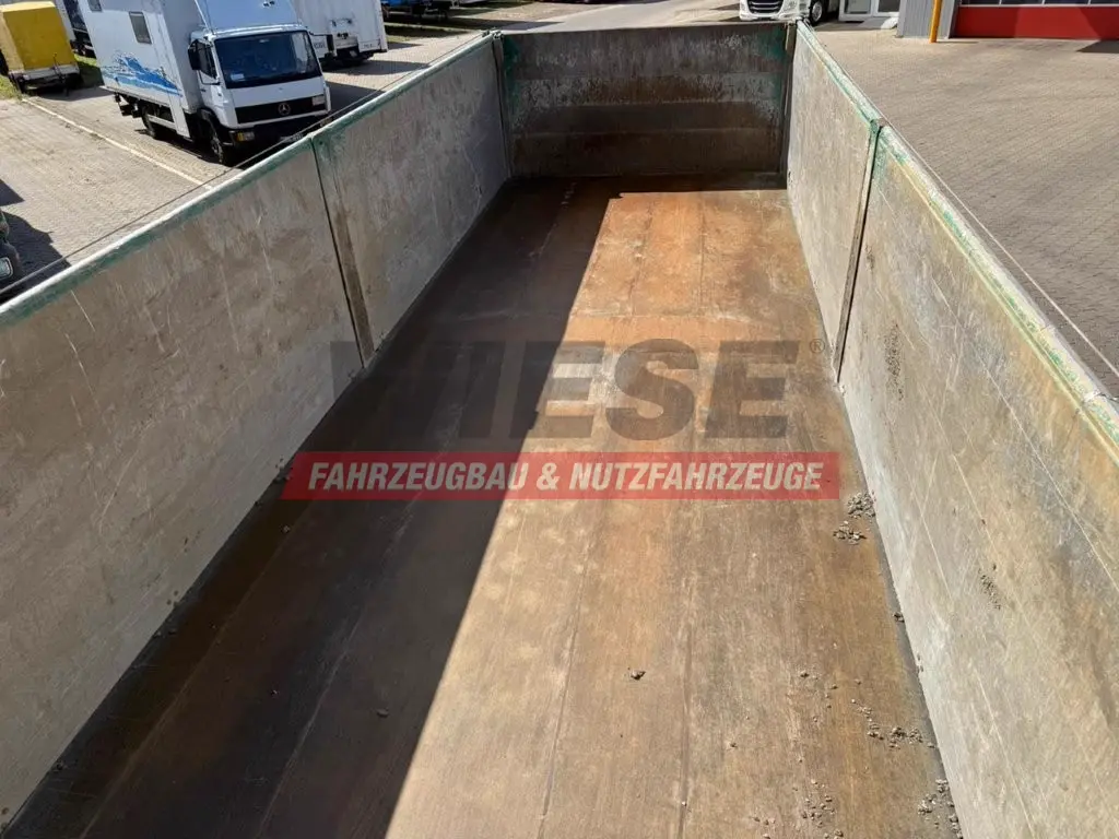 Schwarzmüller 2 Achs Dreiseitenkipper 21m³ mit elektr. Verdeck