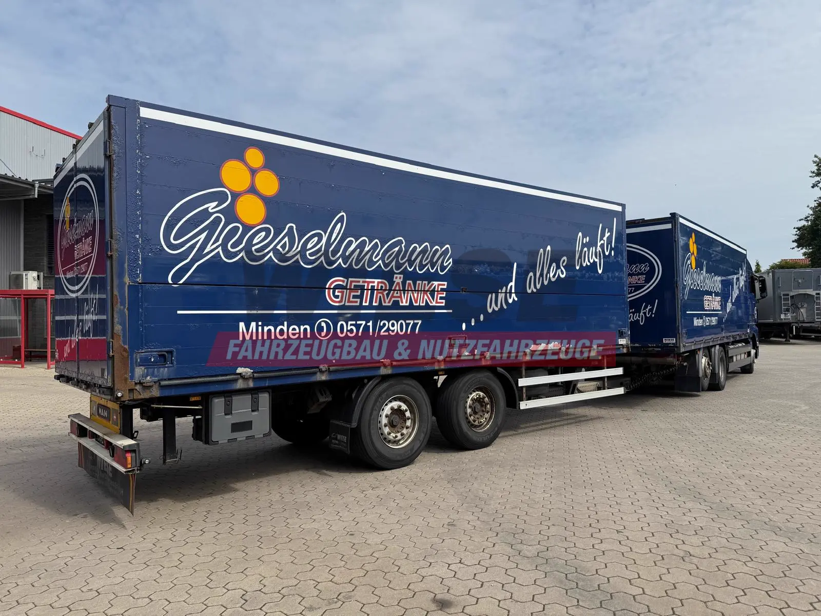 MAN TGA Schwenkwand-Getränkeaufbau incl. Anhänger