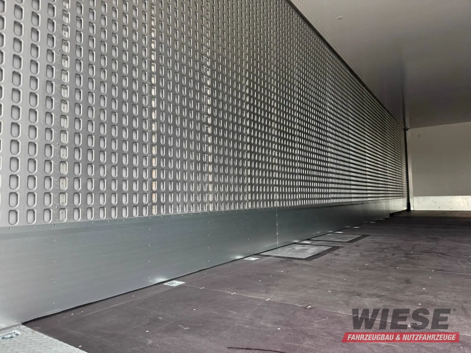 Talson TGG TAL 12/18 Mega Kofferauflieger Kleidung 99m³