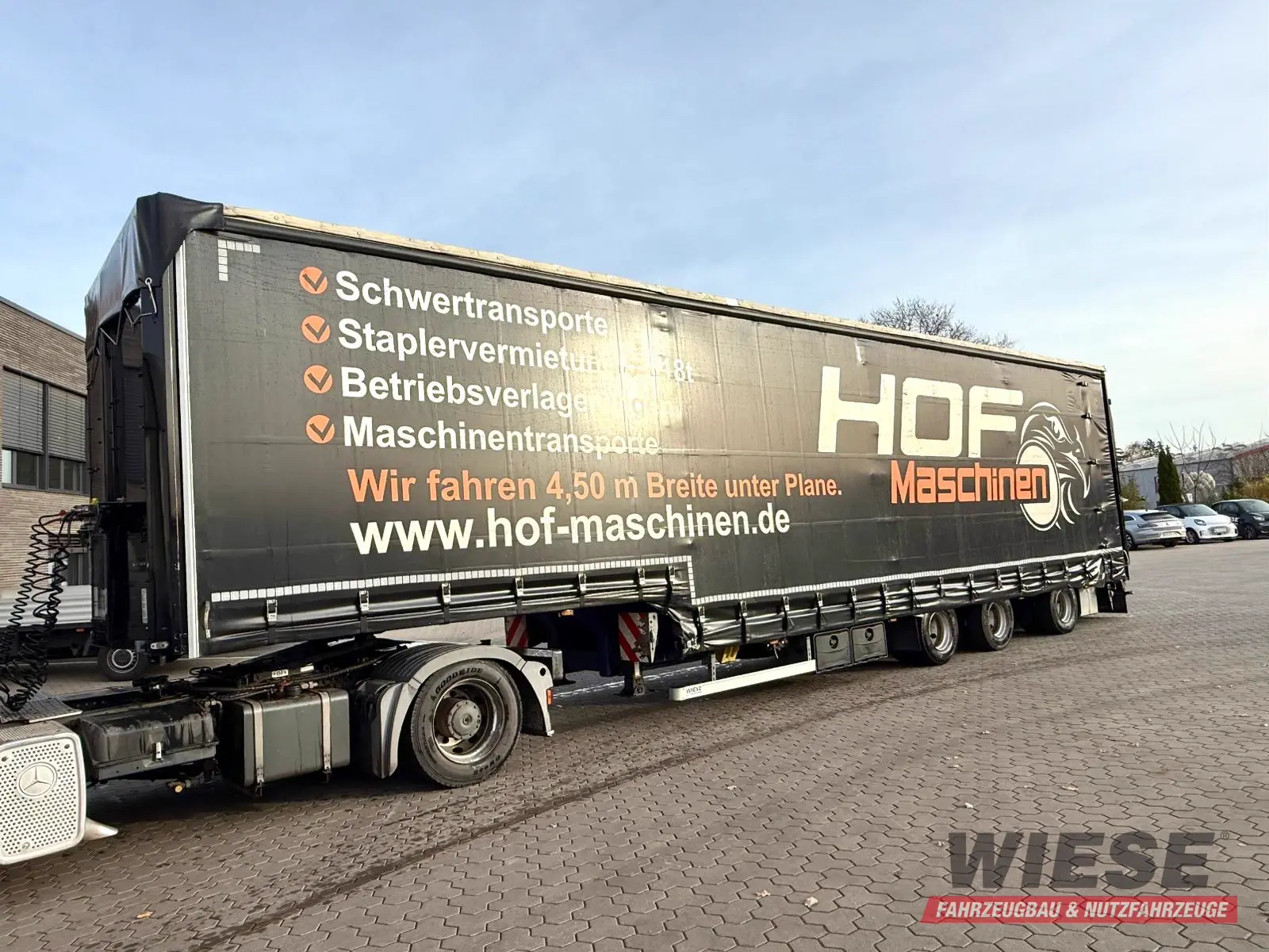 Wiese 3-Achs Stufen Sattel mit Auffahrrampe 25T