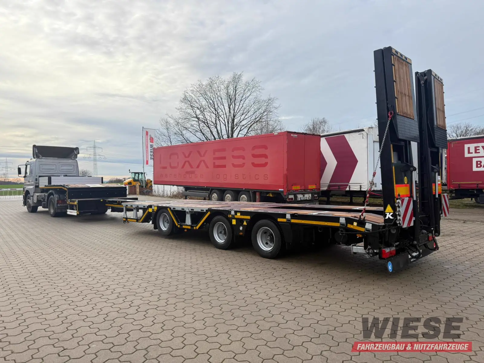 Kössbohrer SLAR3 Tele Tiefbett Radmulden von Wiese Fahrzeugmarkt in Petershagen kaufen ab 81980.00€