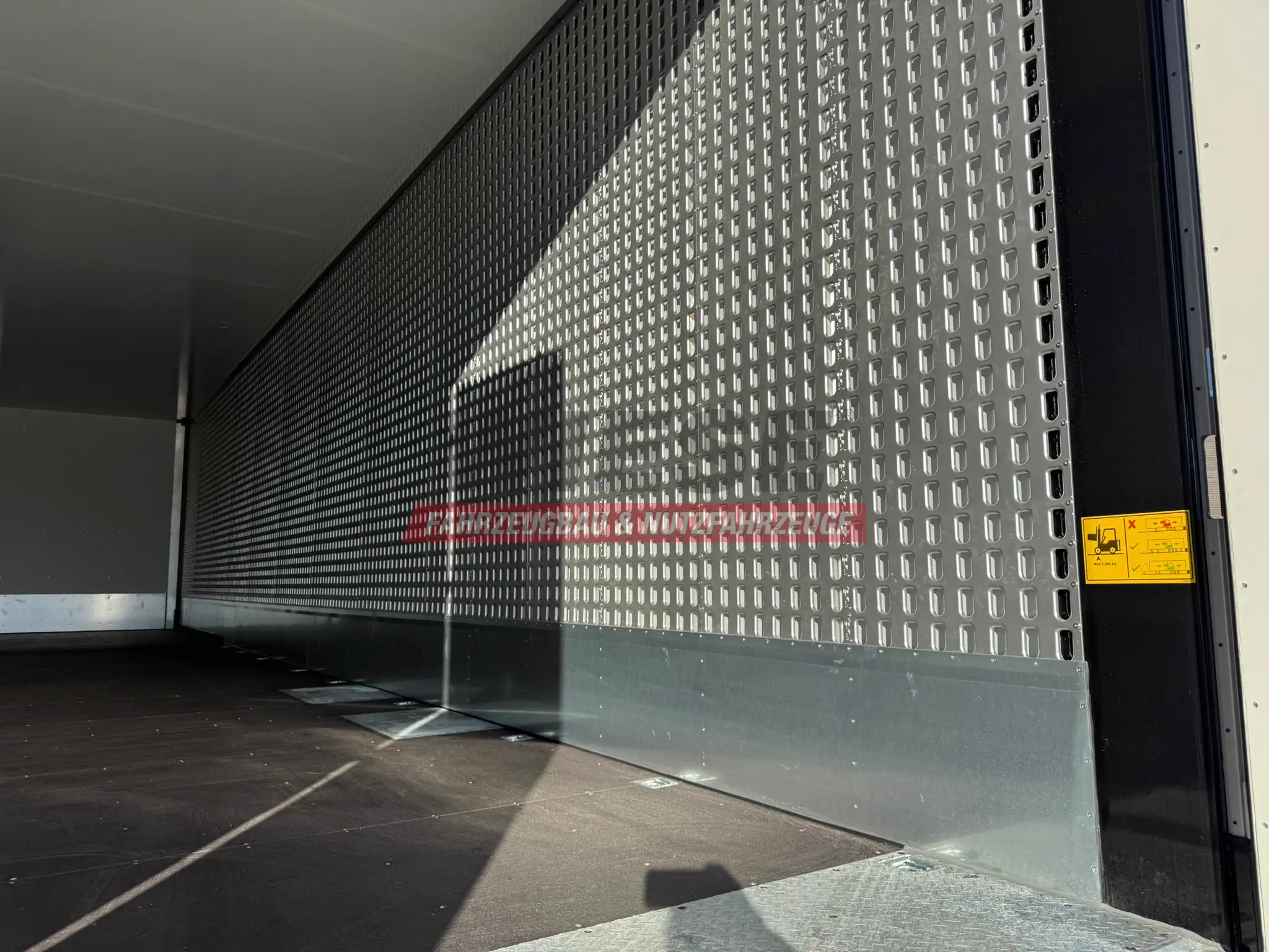 Talson Mega Kofferauflieger 99m³