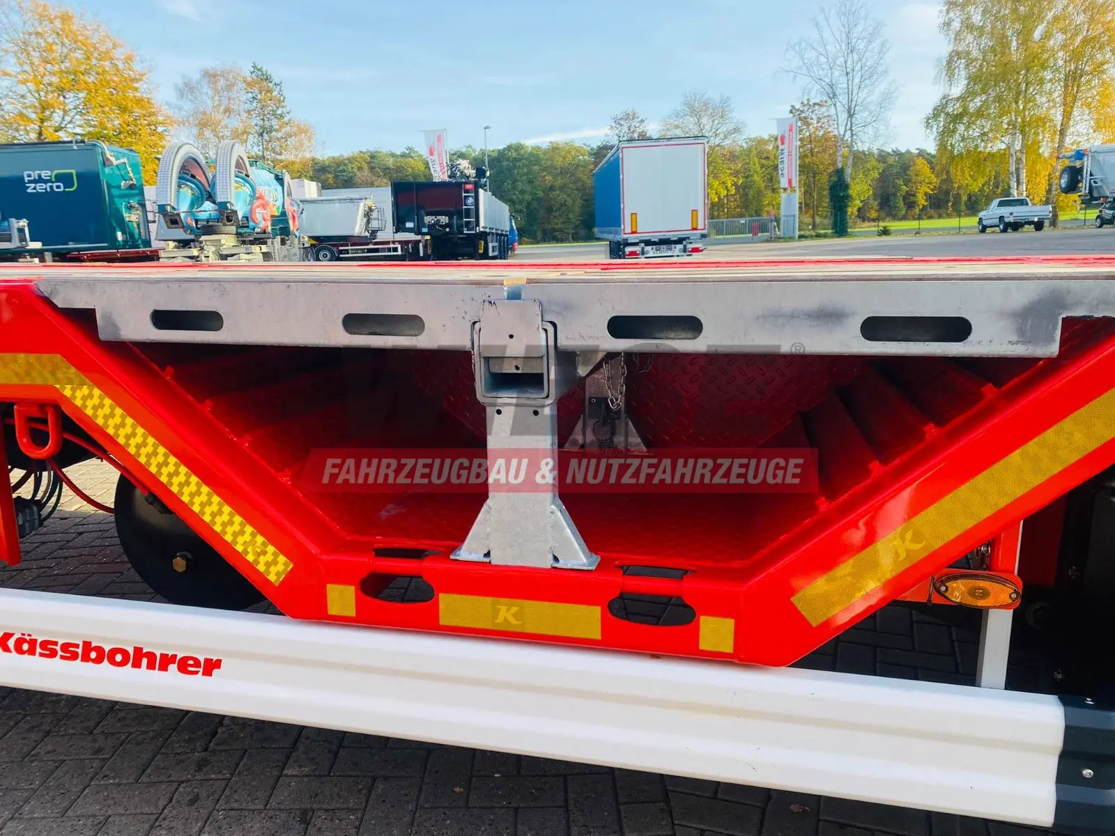 Kässbohrer Mega Tele HD Plattform Auflieger mit Radmulden