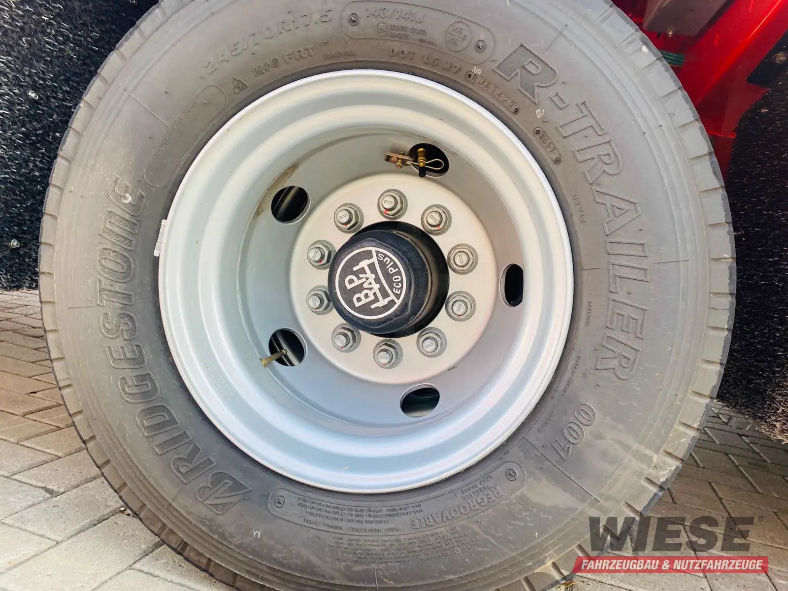 Kässbohrer Mega Tele HD Plattform Auflieger mit Radmulden