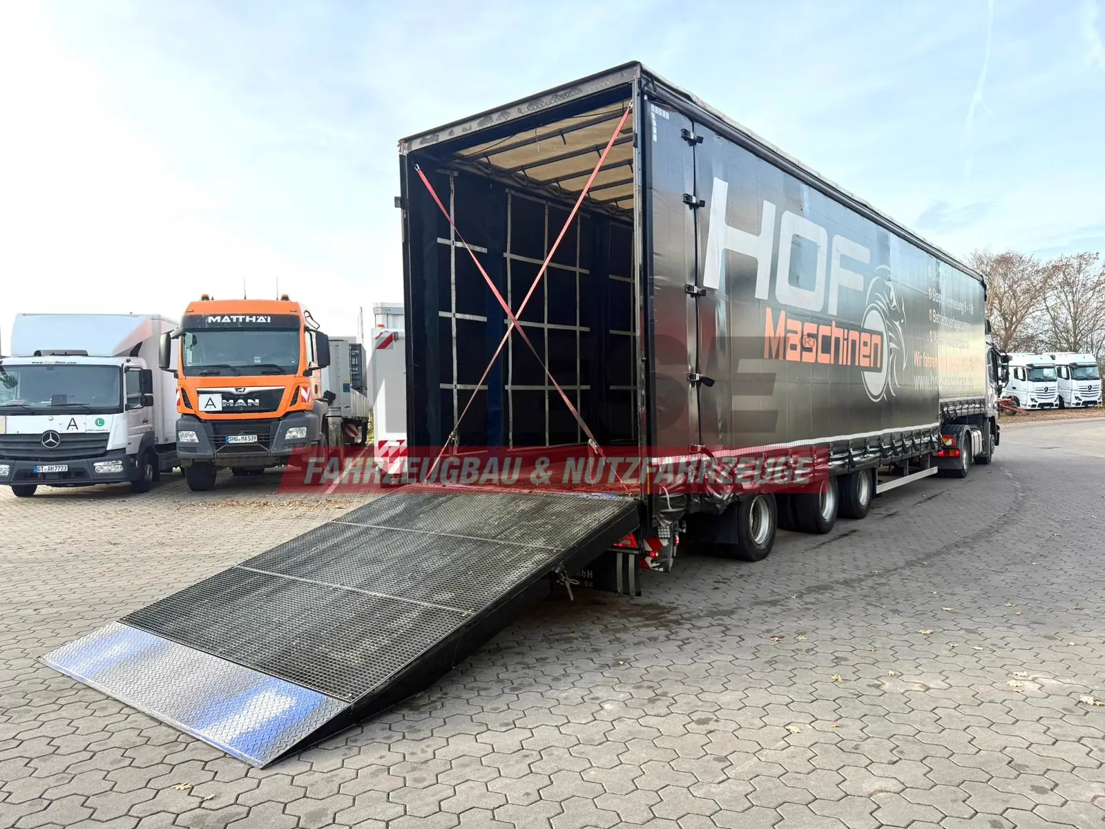 Wiese 3-Achs Stufen Sattel mit Auffahrrampe 25T