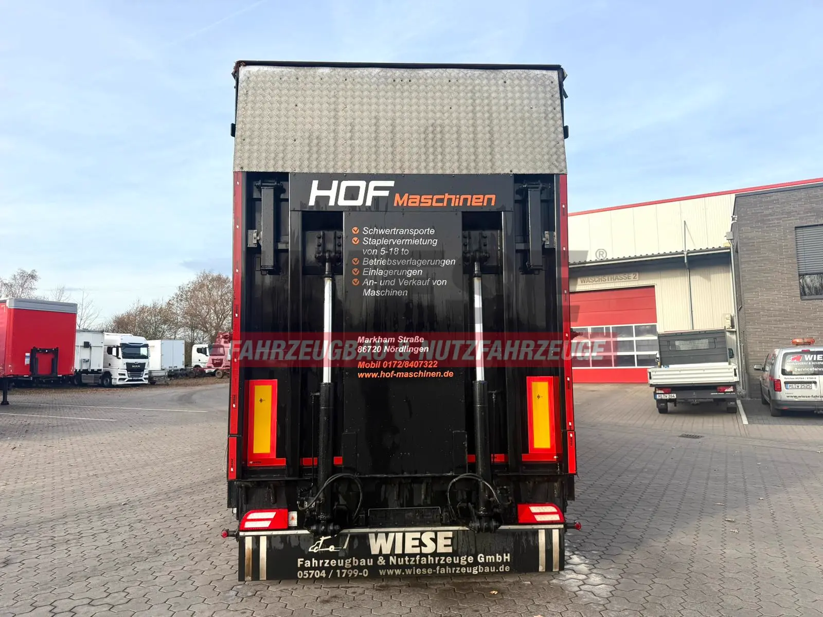 Wiese 3-Achs Stufen Sattel mit Auffahrrampe 25T