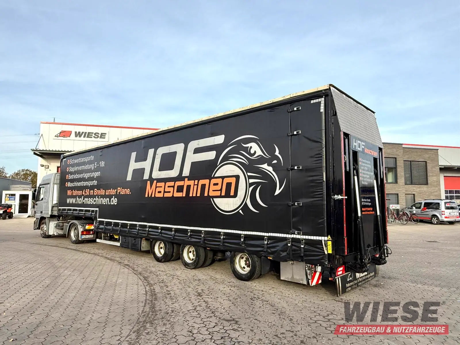 Wiese 3-Achs Stufen Sattel mit Auffahrrampe 25T