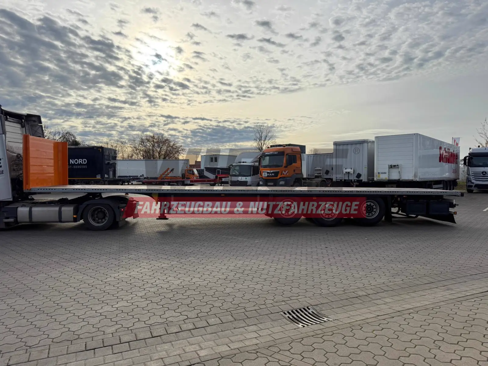 Schmitz Cargobull SCB S3T 3-Achs Plattform Auflieger Guter Zustand