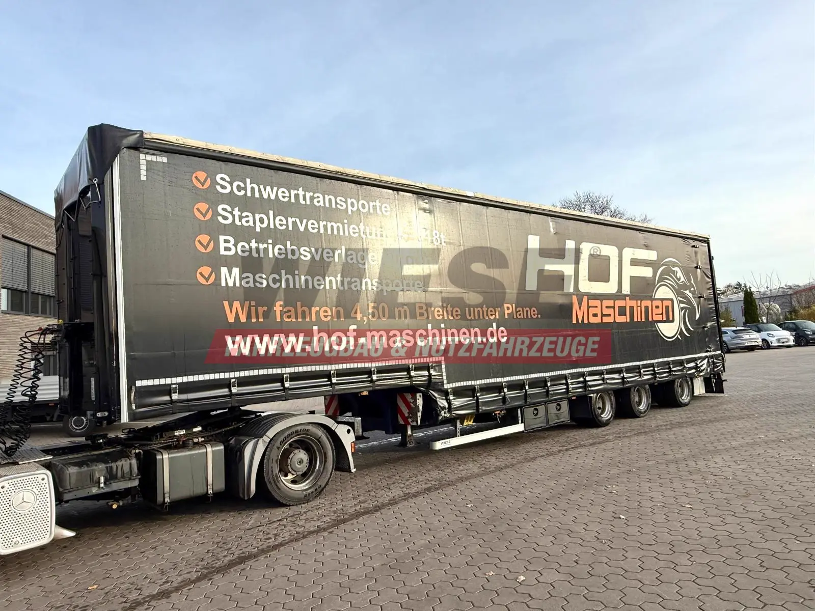 Wiese 3-Achs Stufen Sattel mit Auffahrrampe 25T