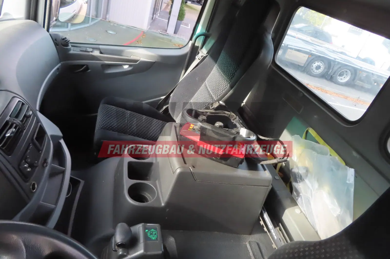 Mercedes-Benz Axor  1833 L - Glastransporter Kran Palfinger