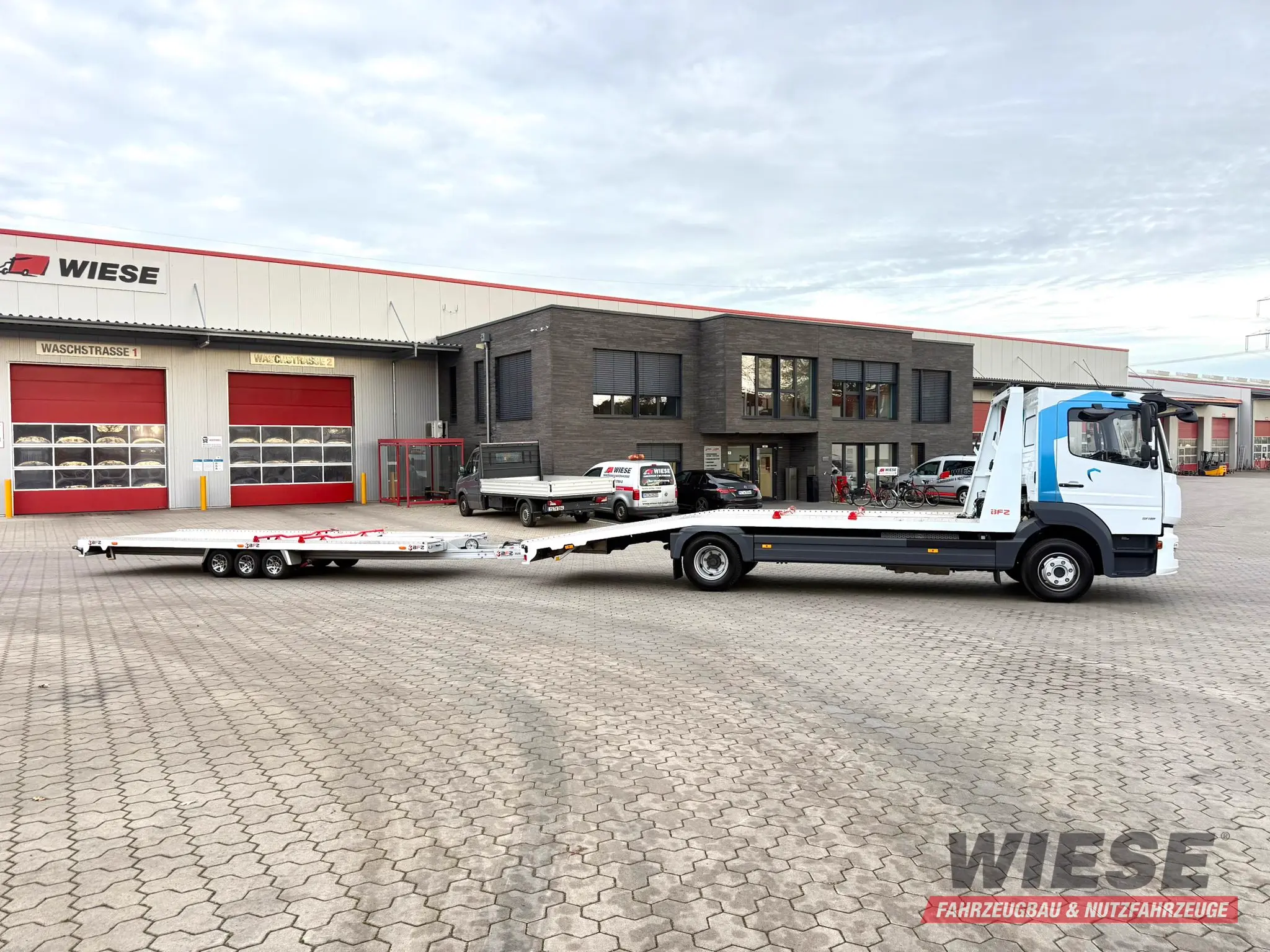 Mercedes-Benz Atego 918L Autotransporter mit BFZ Anhänger