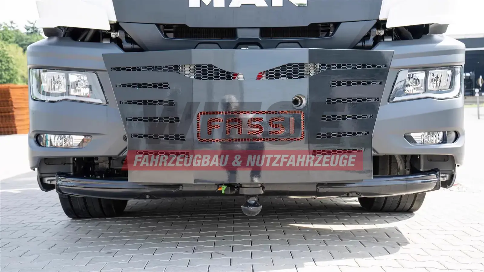 MAN 35.470 8x2 Kran F710 RA2.26