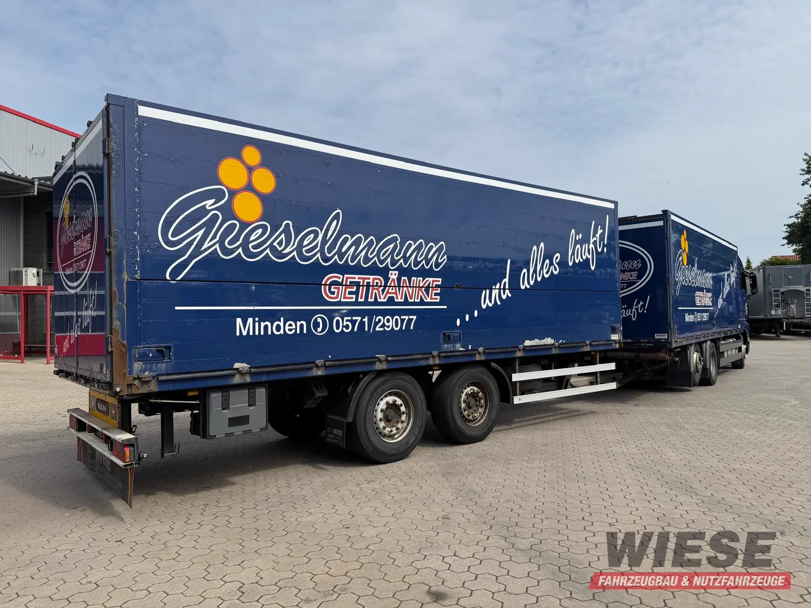 MAN TGA Schwenkwand-Getränkeaufbau incl. Anhänger