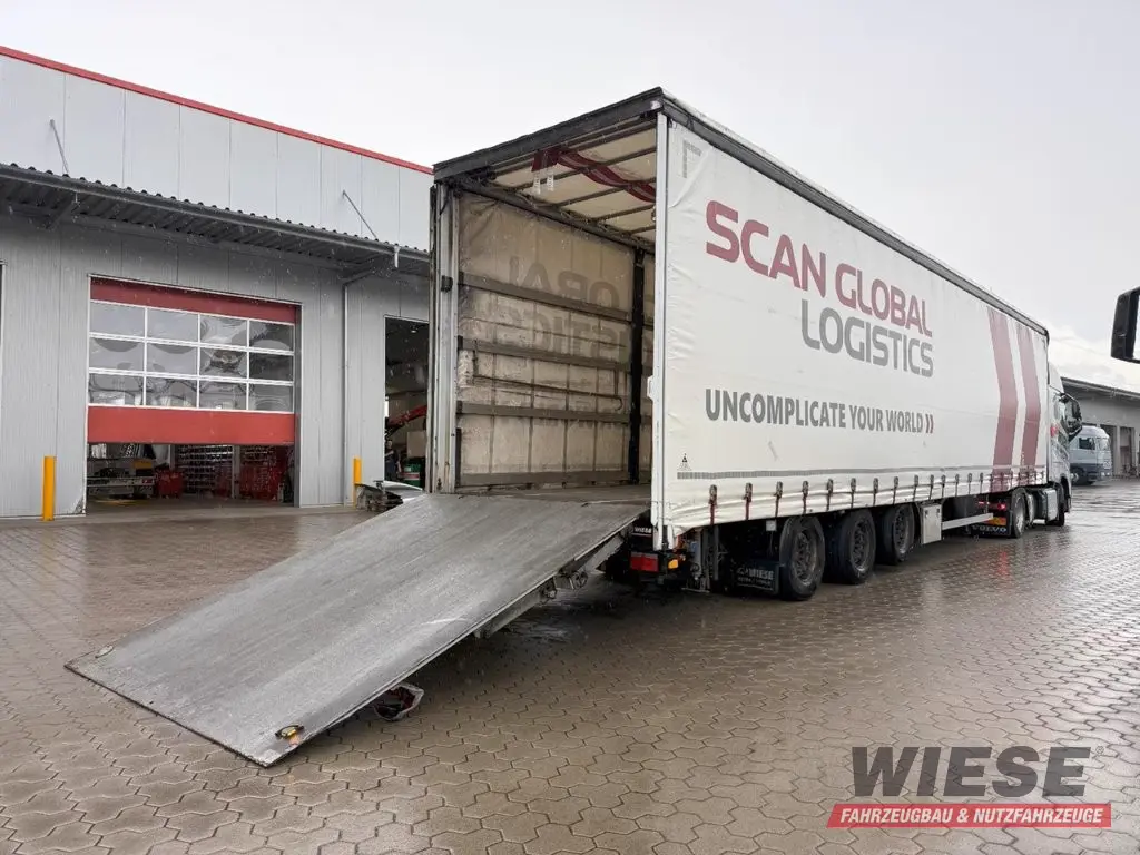 Wiese Mega Schiebeplane mit Dhollandia Rampe 9t