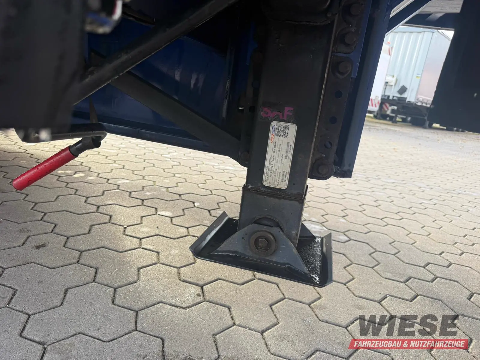 Wiese 3-Achs Stufen Sattel mit Auffahrrampe 25T