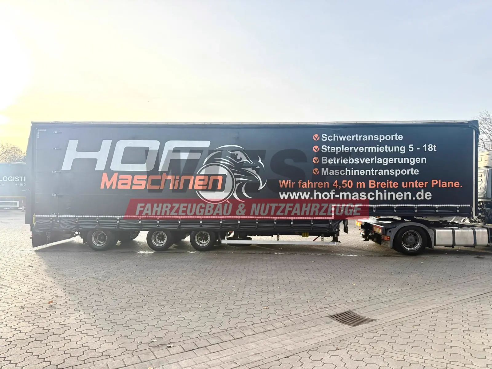 Wiese 3-Achs Stufen Sattel mit Auffahrrampe 25T