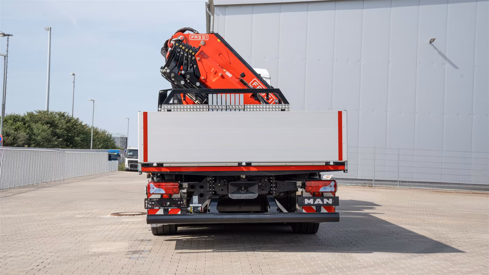 MAN 35.470 8x2 Kran F710 RA2.26