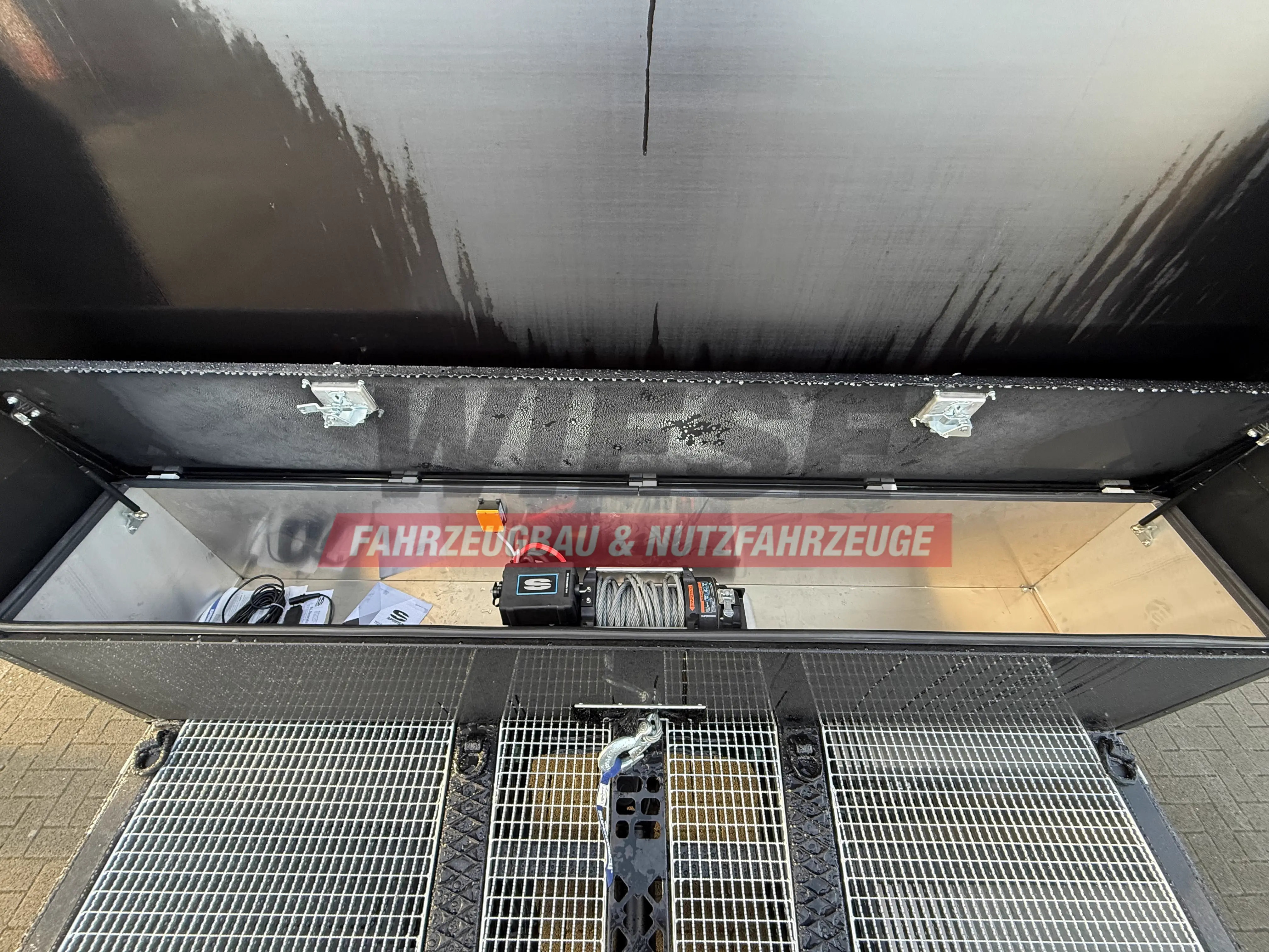 MAN Baumaschinen- Arbeitsbühnentransporter Rampen