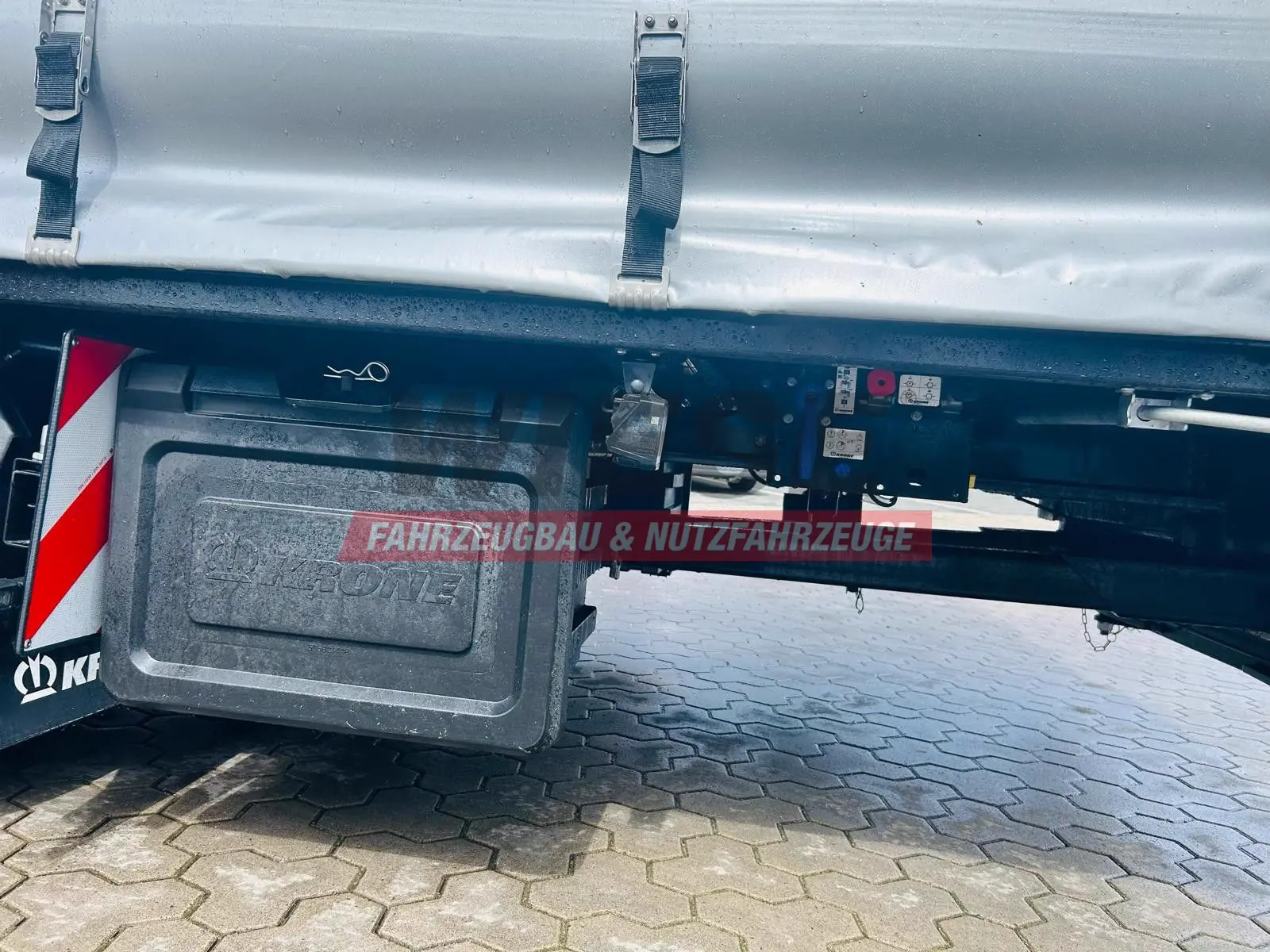 Krone SDP 27 Stufensattel Auflieger mit Spreizheck