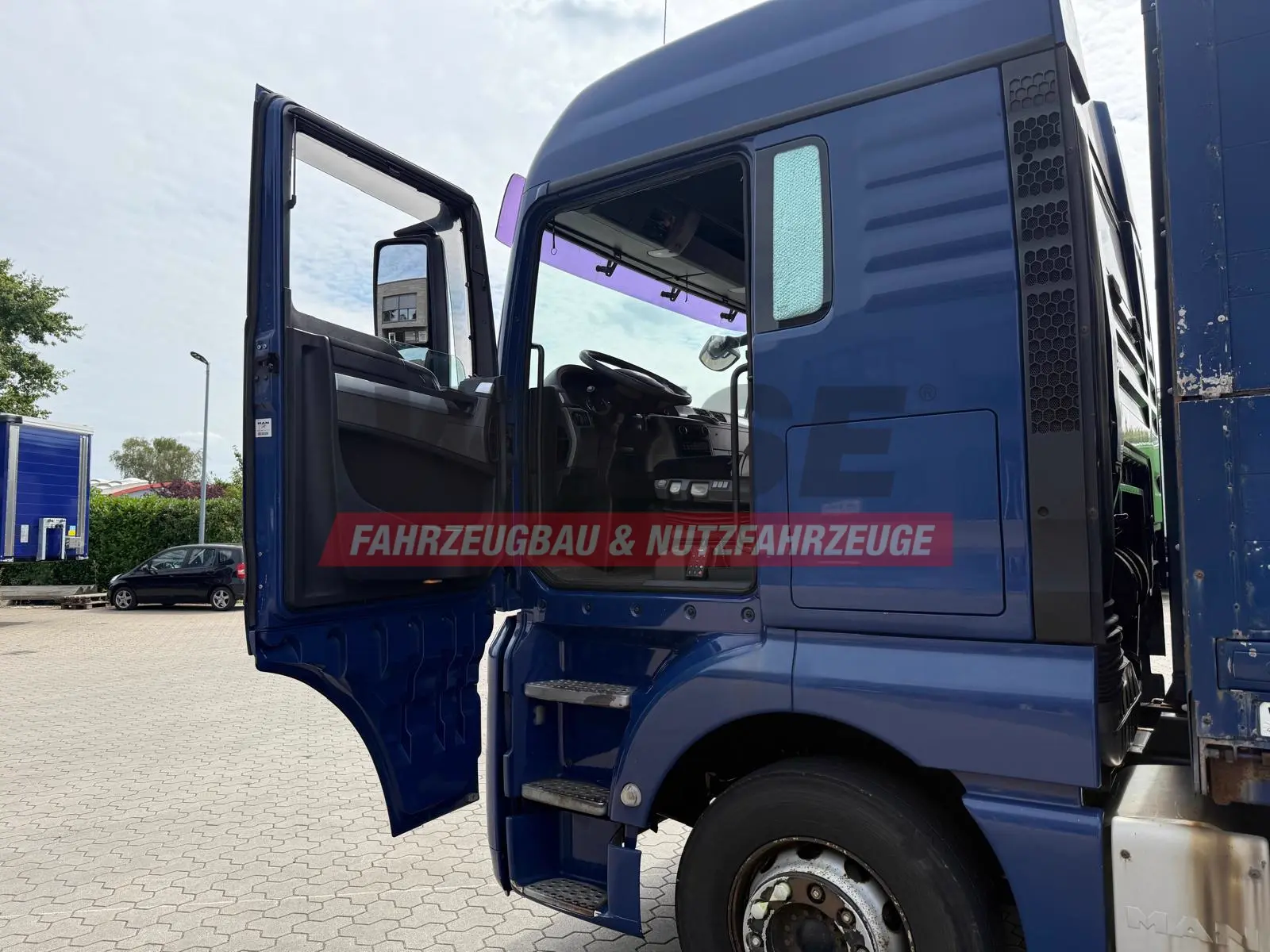 MAN TGA Schwenkwand-Getränkeaufbau incl. Anhänger