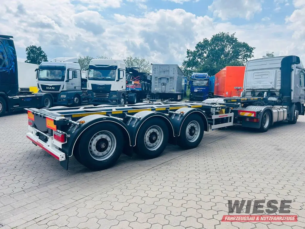 Kässbohrer K.SHG Multi Containerchassis ausziehbar