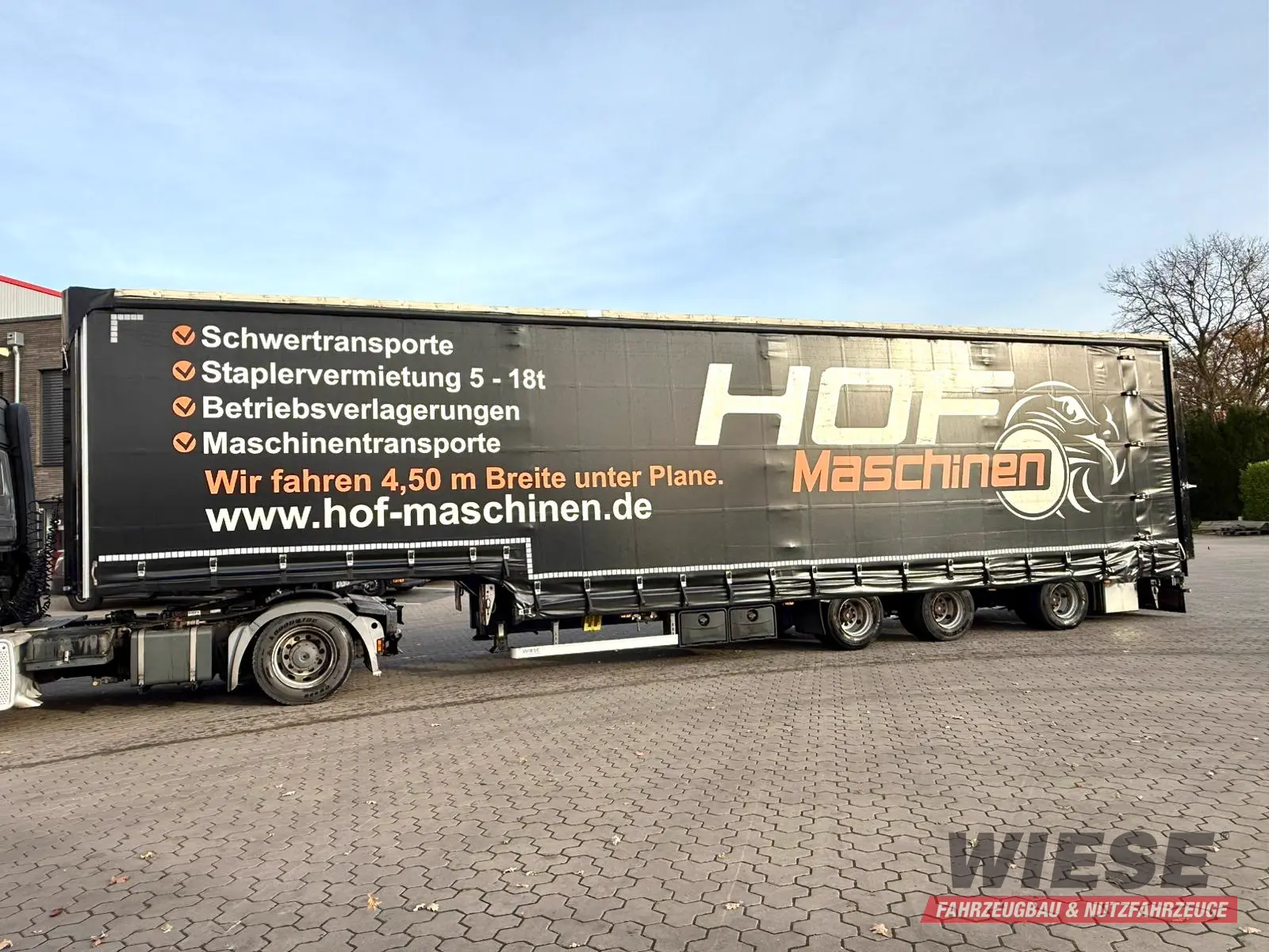 Wiese 3-Achs Stufen Sattel mit Auffahrrampe 25T