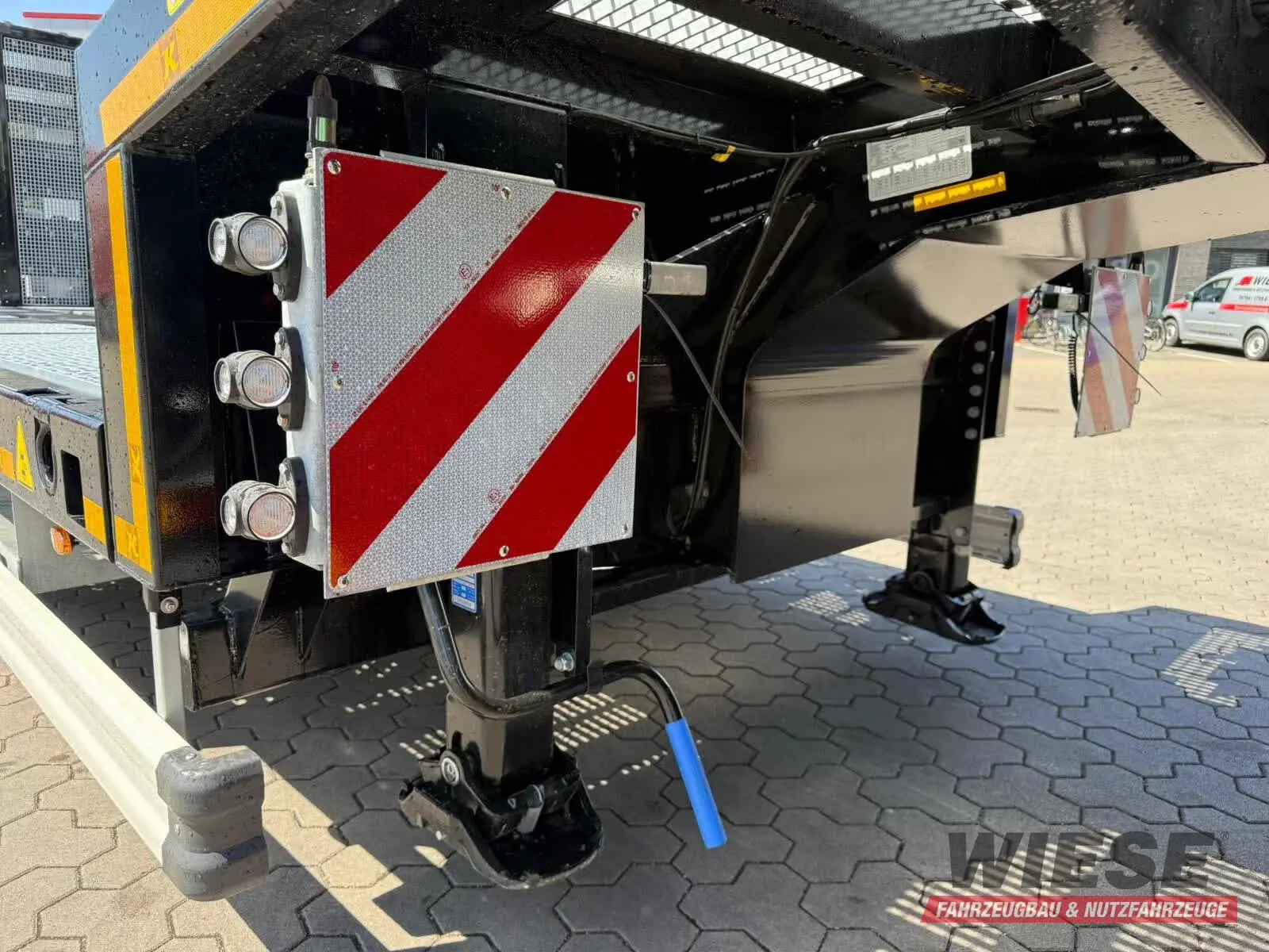 Kässbohrer Tieflader mit hydr. Schwanehals von Wiese Fahrzeugmarkt in Petershagen kaufen ab 72900.00€