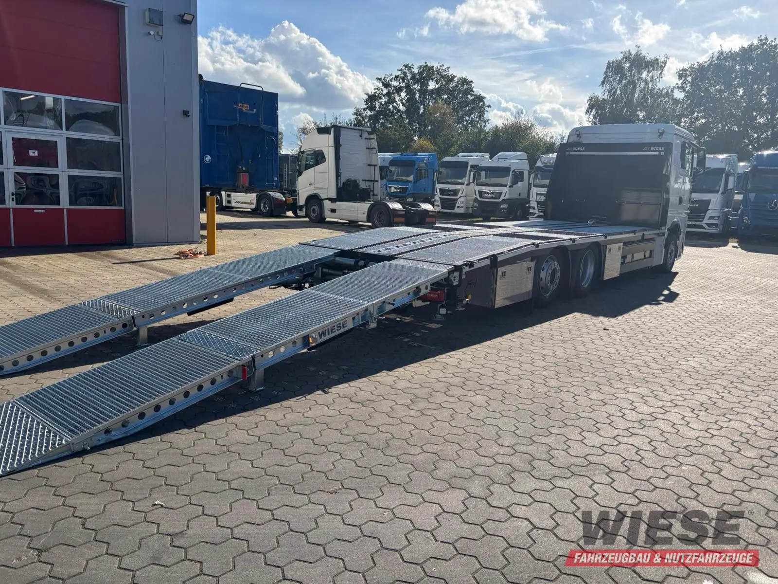 MAN Baumaschinen-  Arbeitsbühnentransporter Rampen