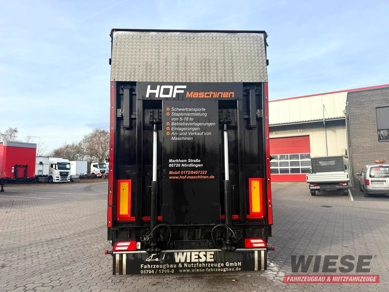 Wiese 3-Achs Stufen Sattel mit Auffahrrampe 25T