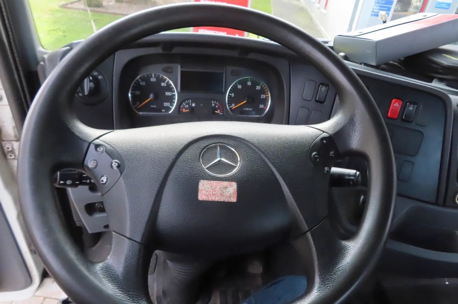 Mercedes-Benz Axor  1833 L - Glastransporter Kran Palfinger
