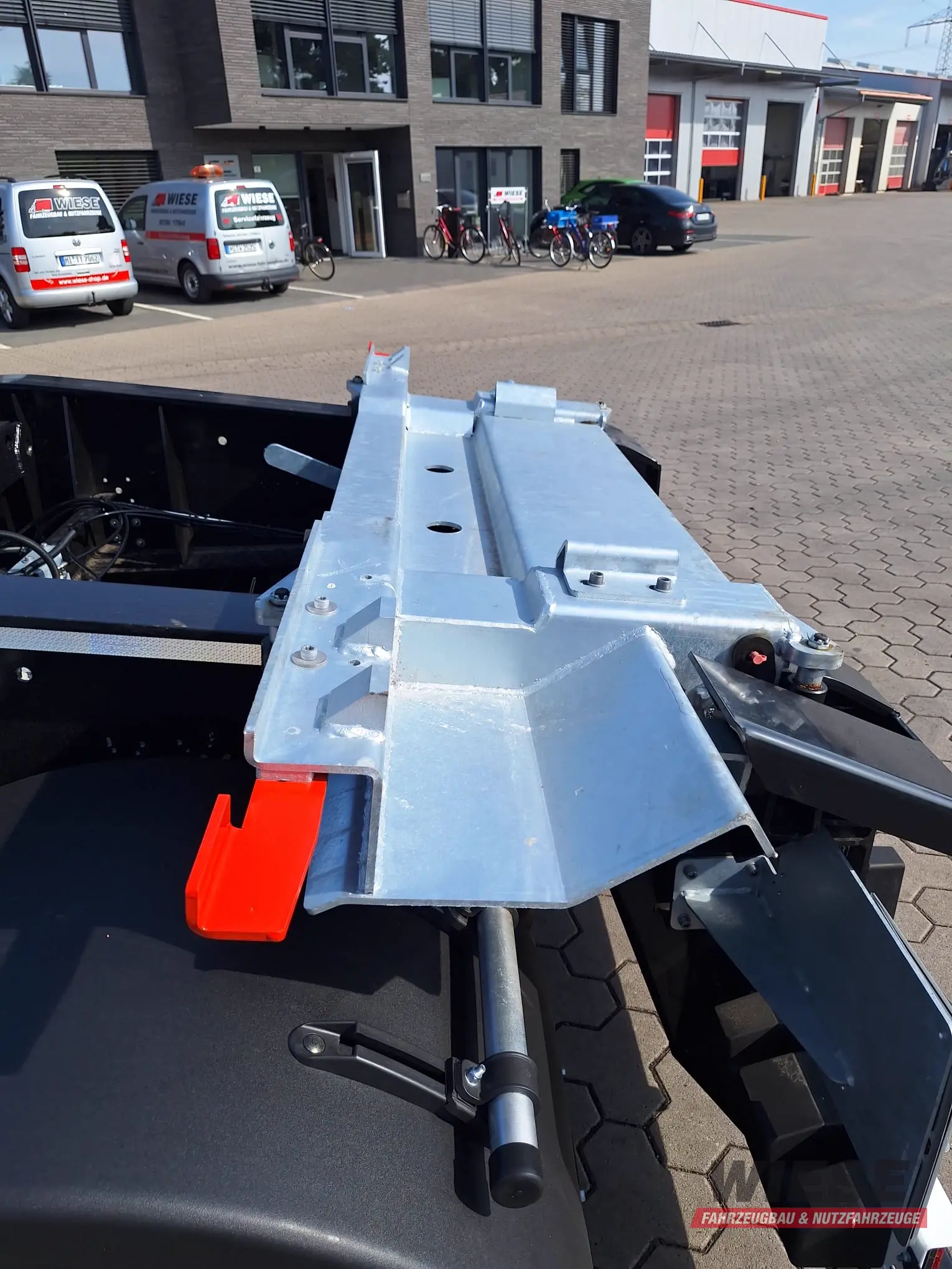 Wiese Abrollanhänger Schlittenanhänger