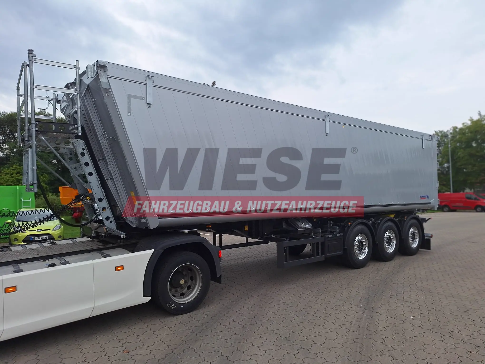 Schmitz Cargobull Kipper 52m³ mit gekröpftem Chassis
