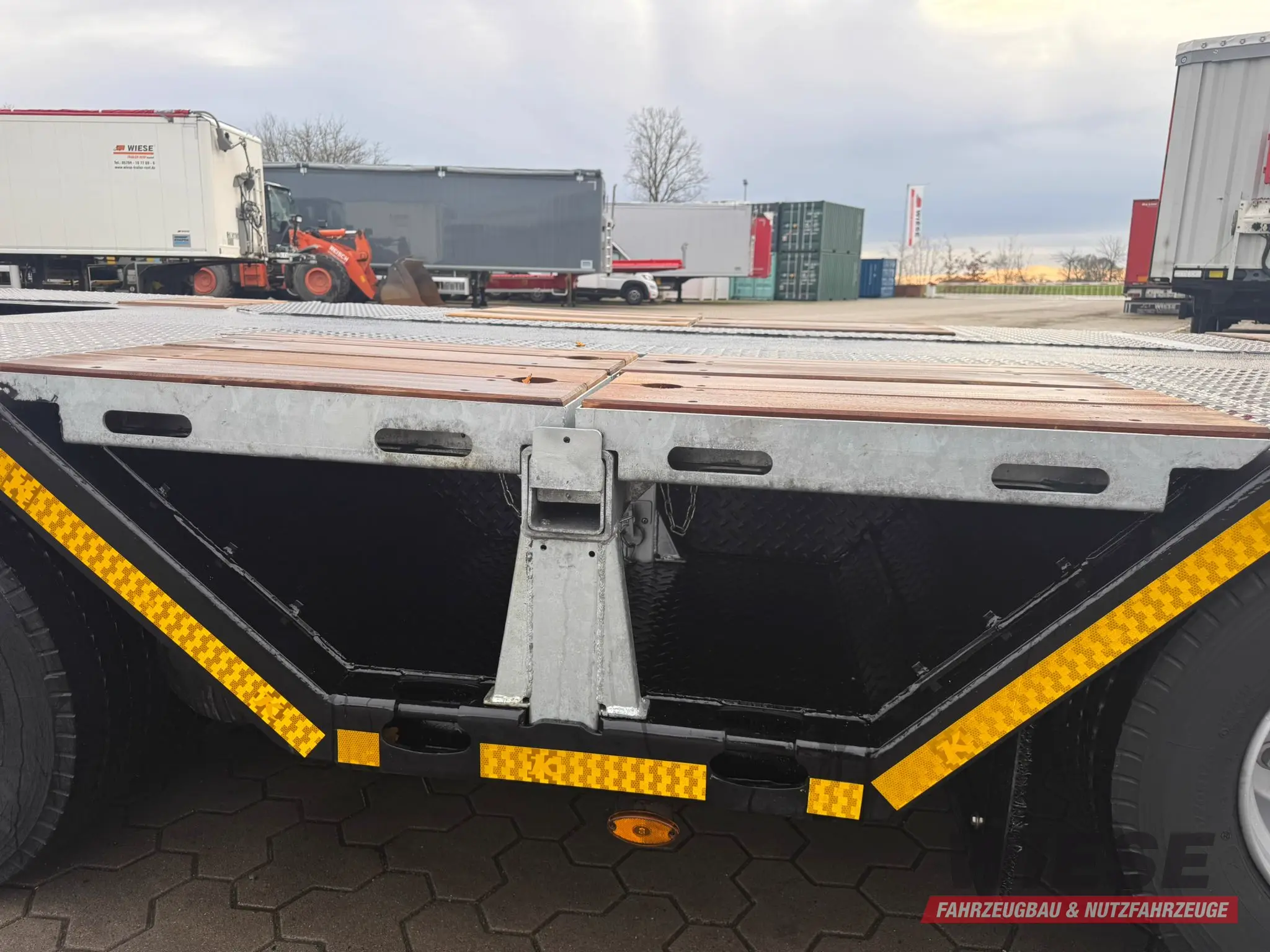 Kössbohrer SLAR3 Tele Tiefbett Radmulden von Wiese Fahrzeugmarkt in Petershagen kaufen ab 81980.00€