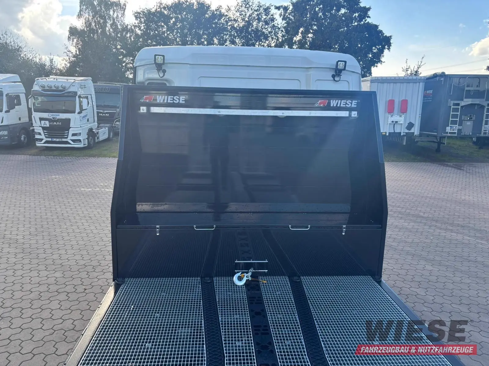 MAN Baumaschinen-  Arbeitsbühnentransporter Rampen