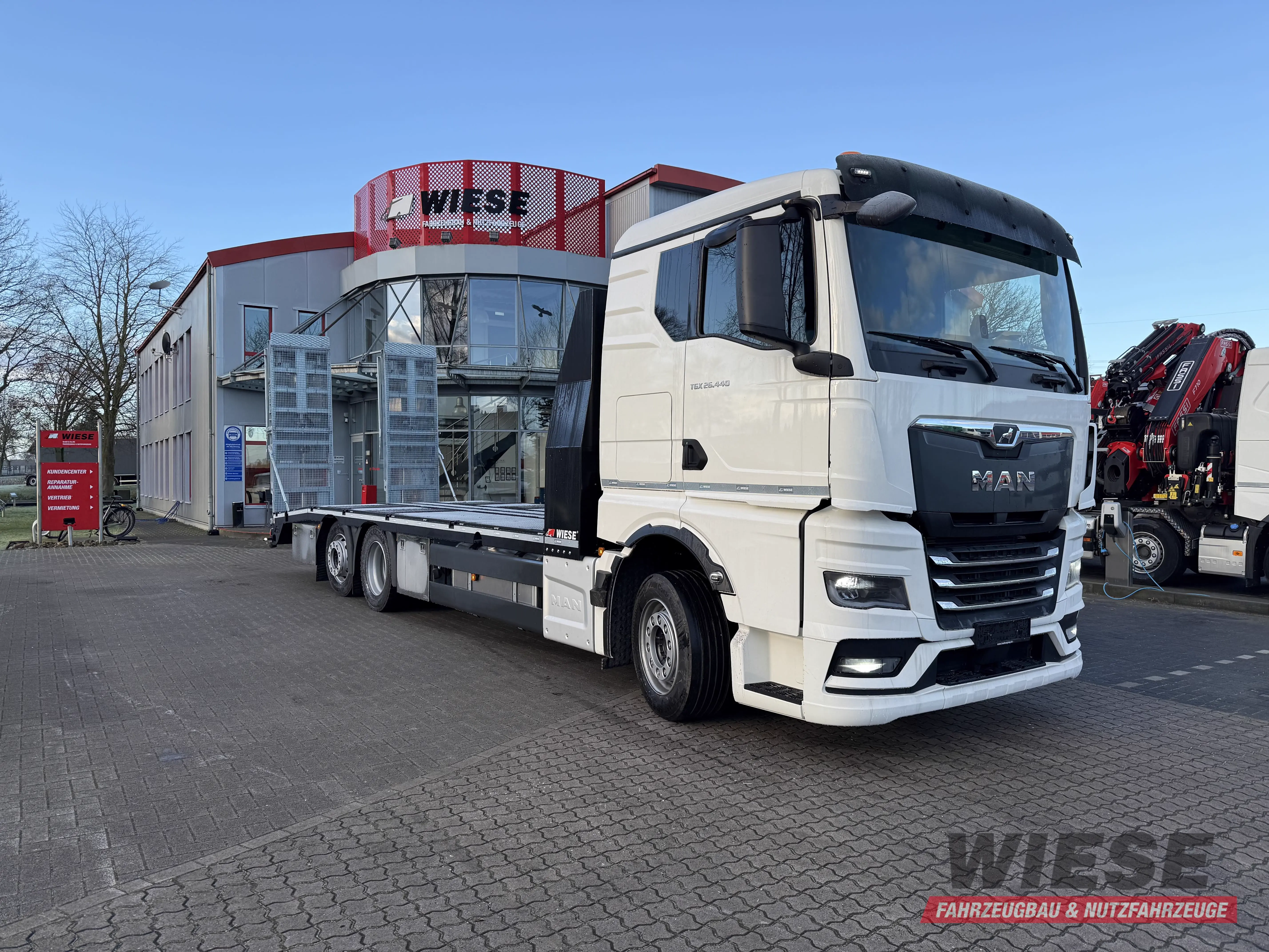 MAN Baumaschinen- Arbeitsbühnentransporter Rampen