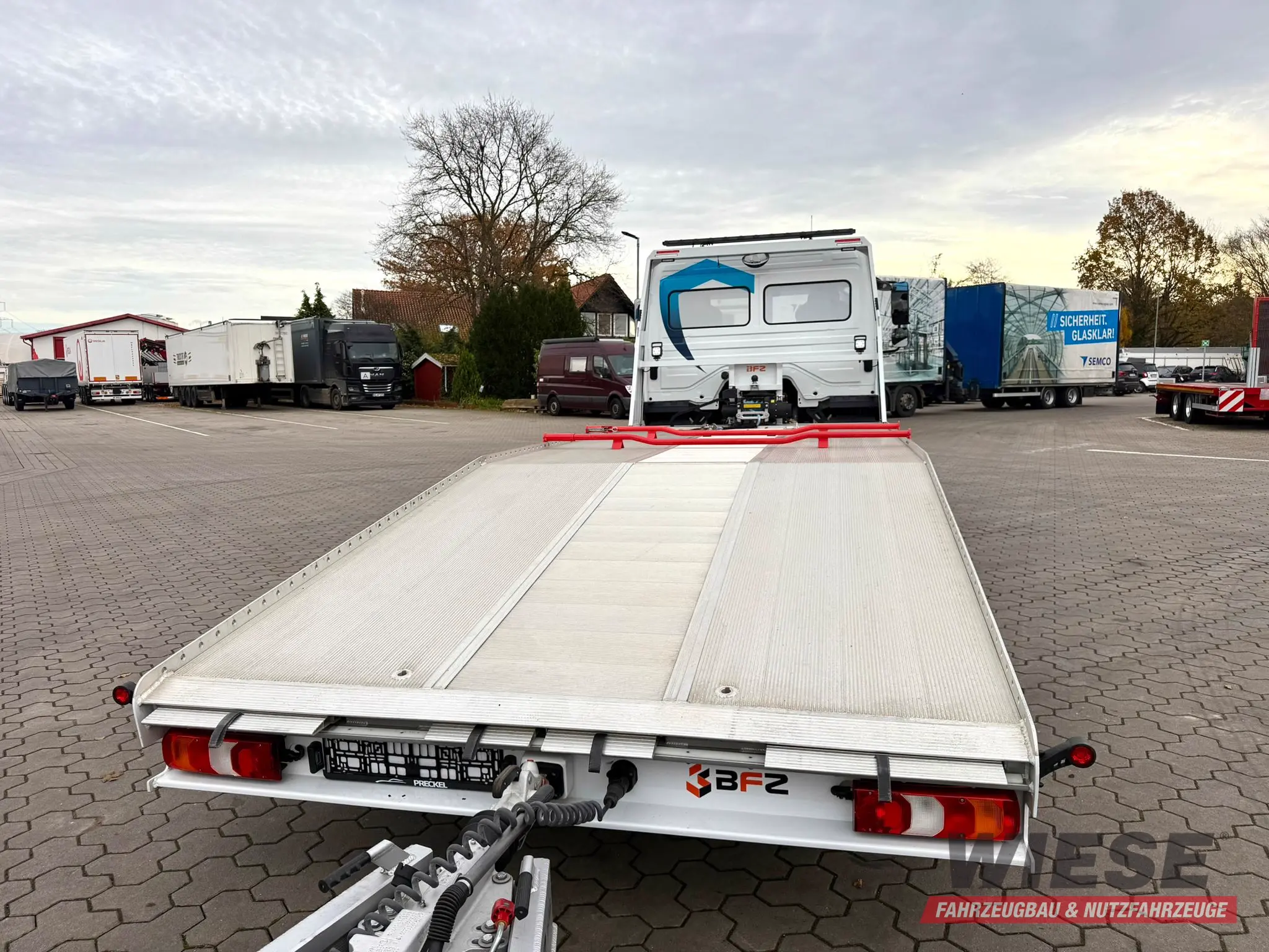 Mercedes-Benz Atego 918L Autotransporter mit BFZ Anhänger