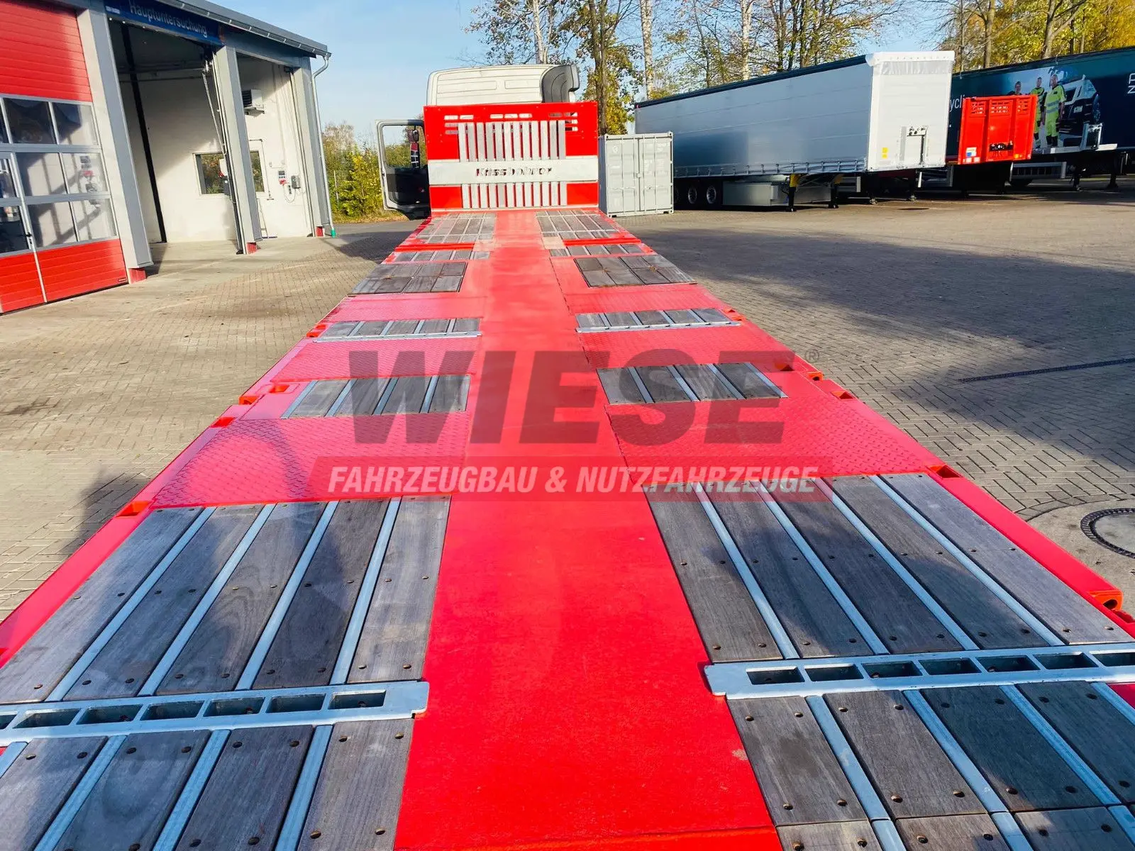 Kässbohrer Mega Tele HD Plattform Auflieger mit Radmulden