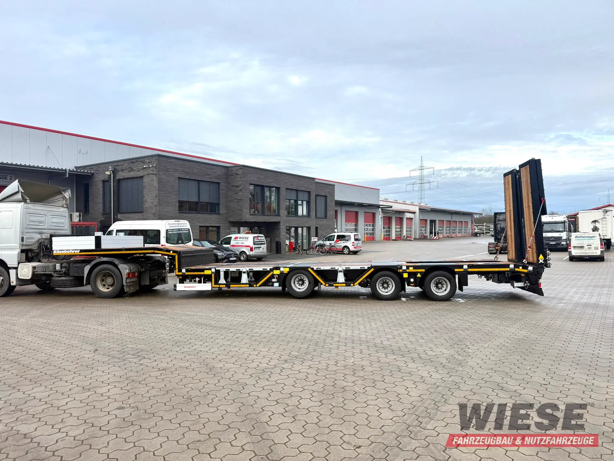 Kössbohrer SLAR3 Tele Tiefbett Radmulden von Wiese Fahrzeugmarkt in Petershagen kaufen ab 81980.00€