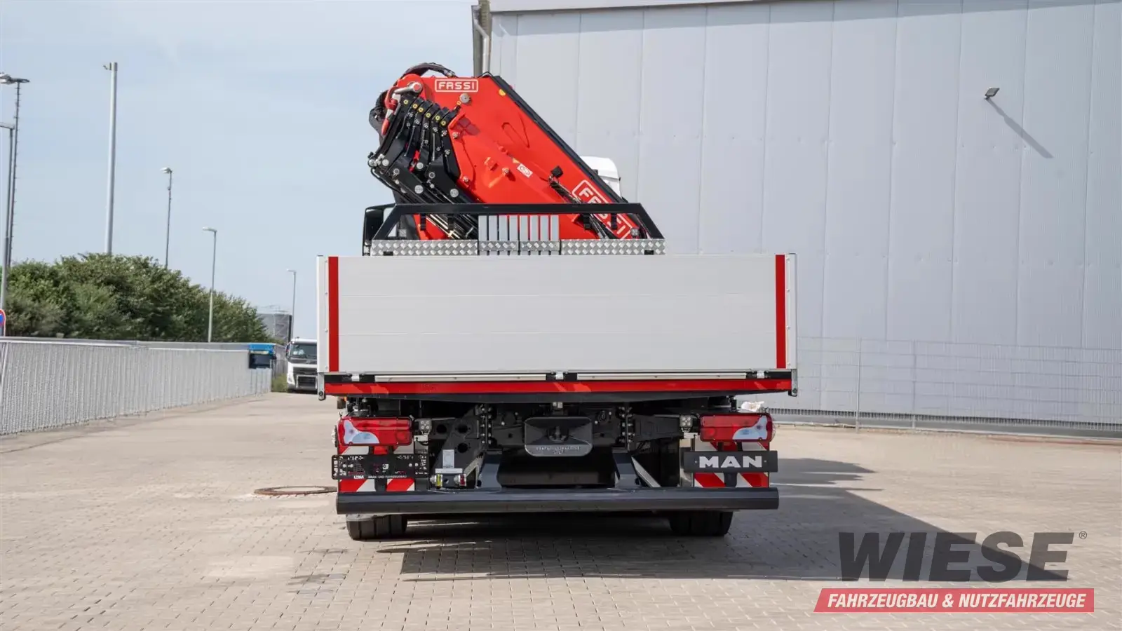 MAN 35.470 8x2 Kran F710 RA2.26