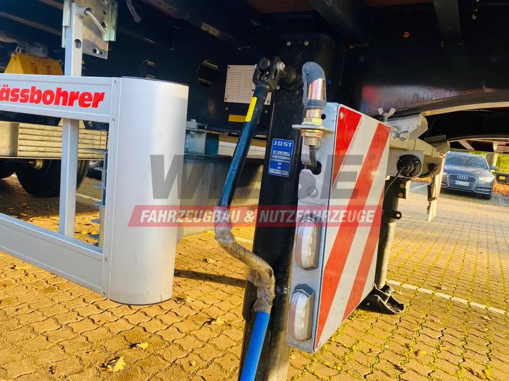 Kässbohrer Bordwandauflieger Twistlocks