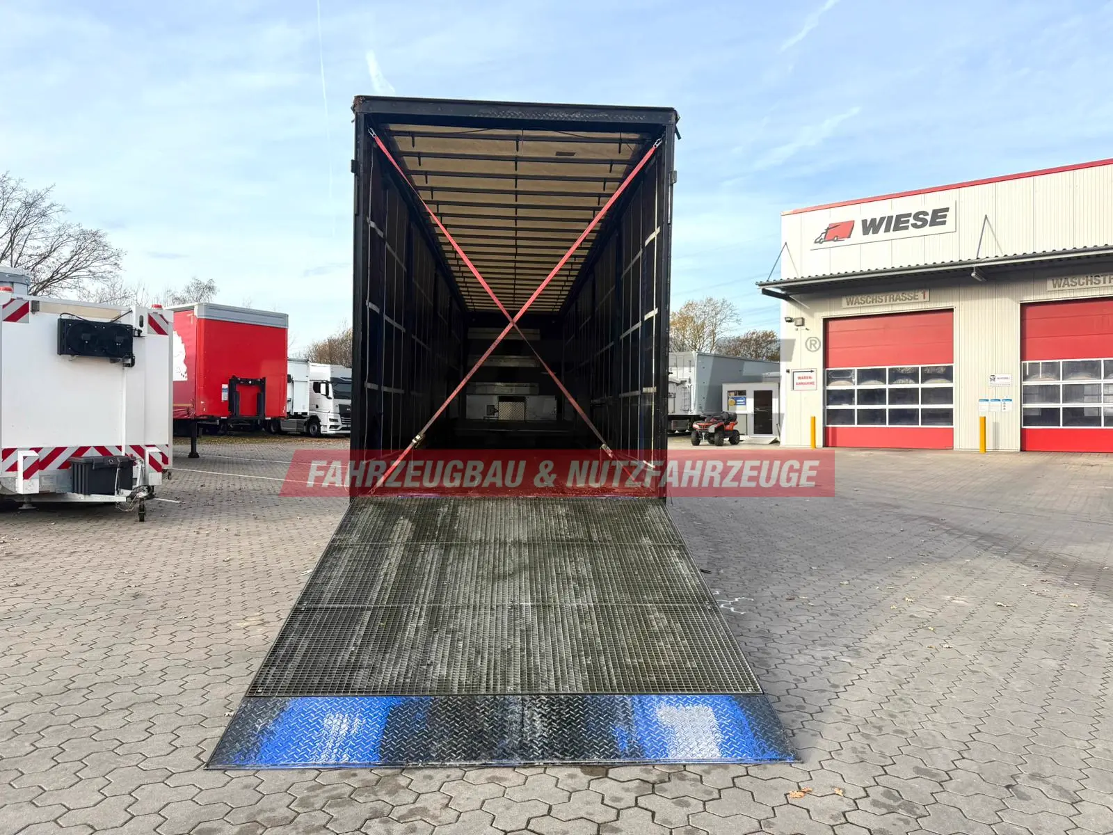 Wiese 3-Achs Stufen Sattel mit Auffahrrampe 25T